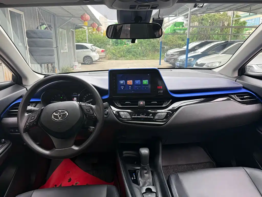 Toyota C-HR — фото 7