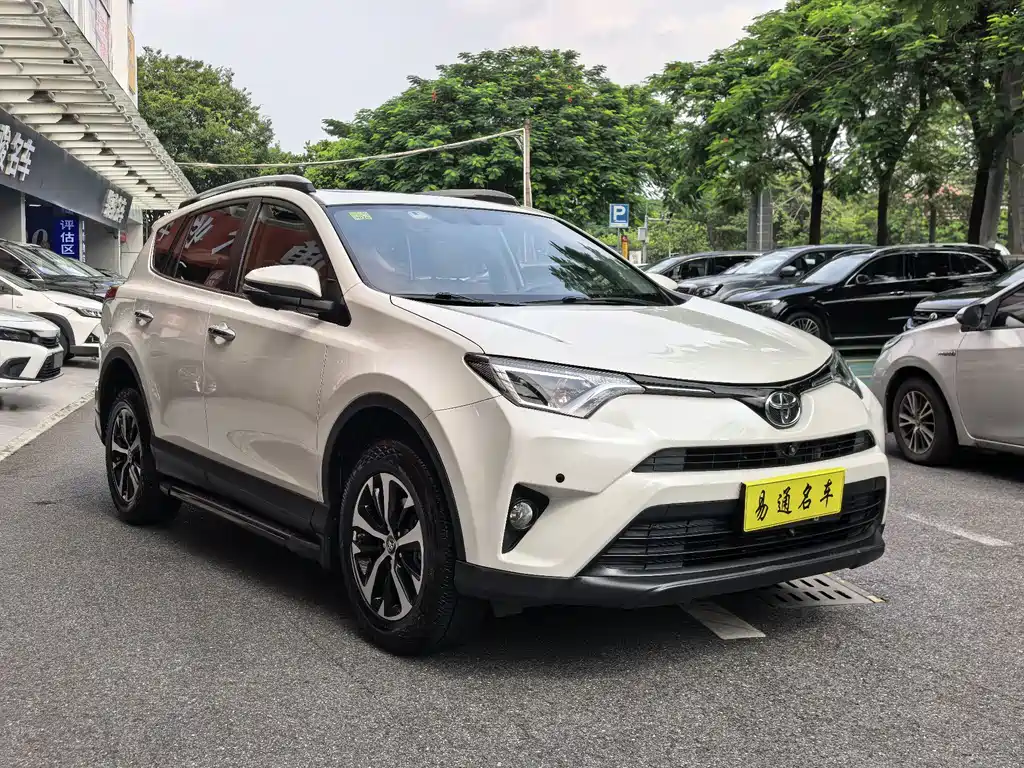 Toyota RAV4 — фото 3