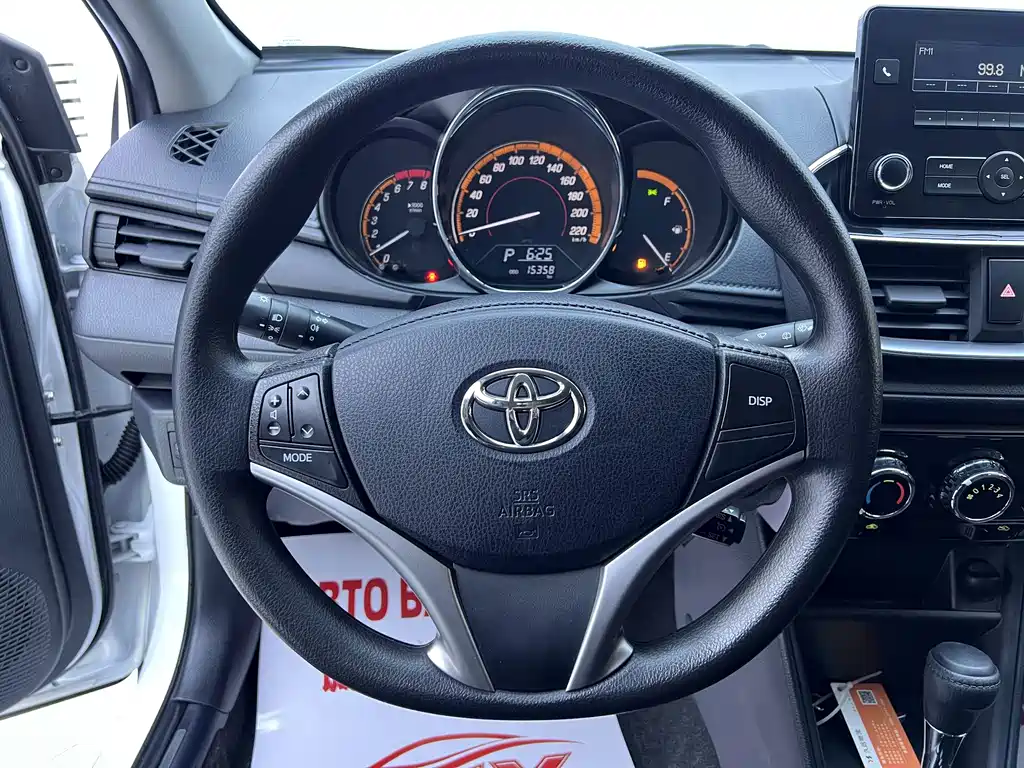Toyota Yaris L — фото 11