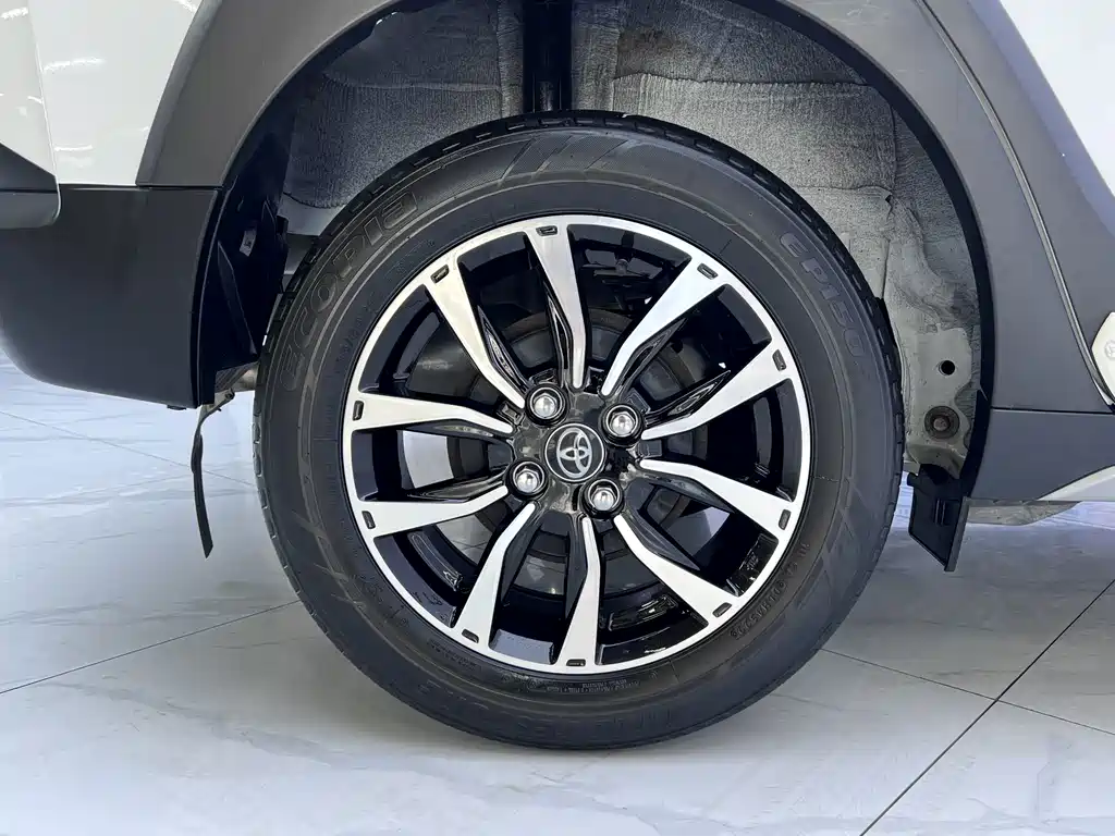 Toyota Yaris L — фото 17
