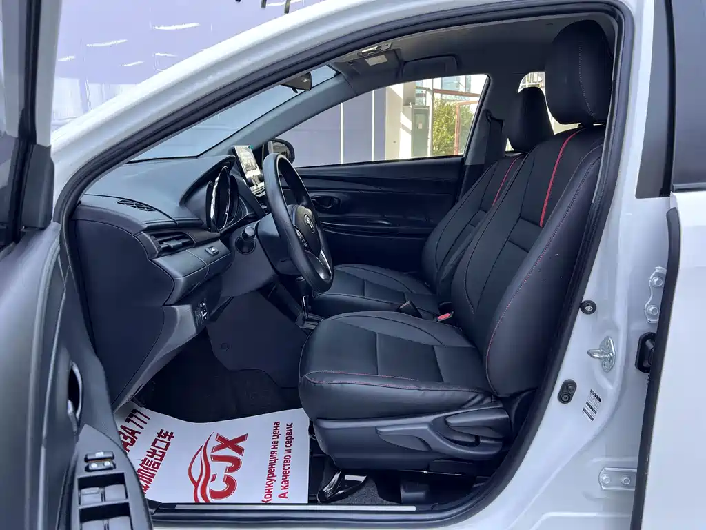Toyota Yaris L — фото 7