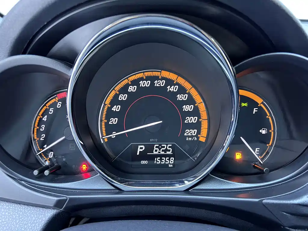 Toyota Yaris L — фото 10