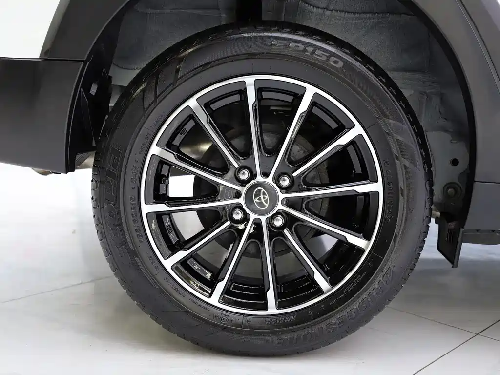 Toyota Yaris L — фото 17