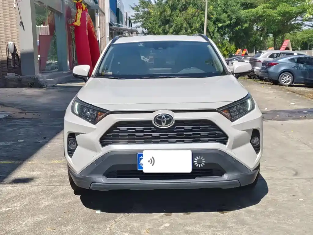 Toyota RAV4 — фото 2