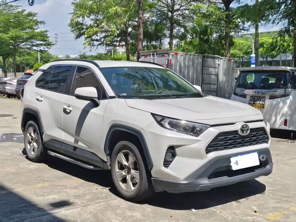 Toyota RAV4 — фото 3