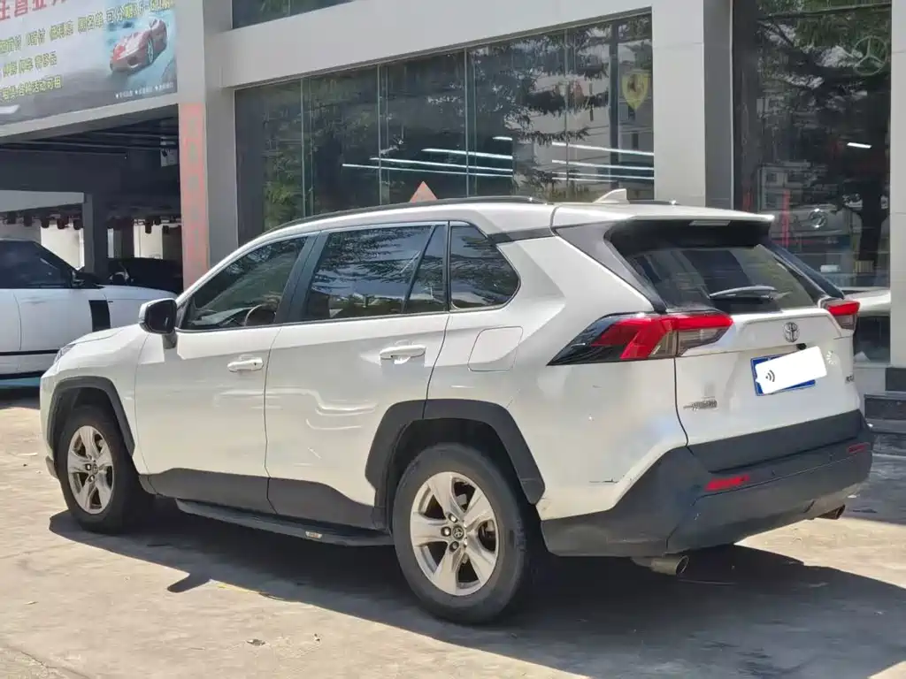 Toyota RAV4 — фото 6