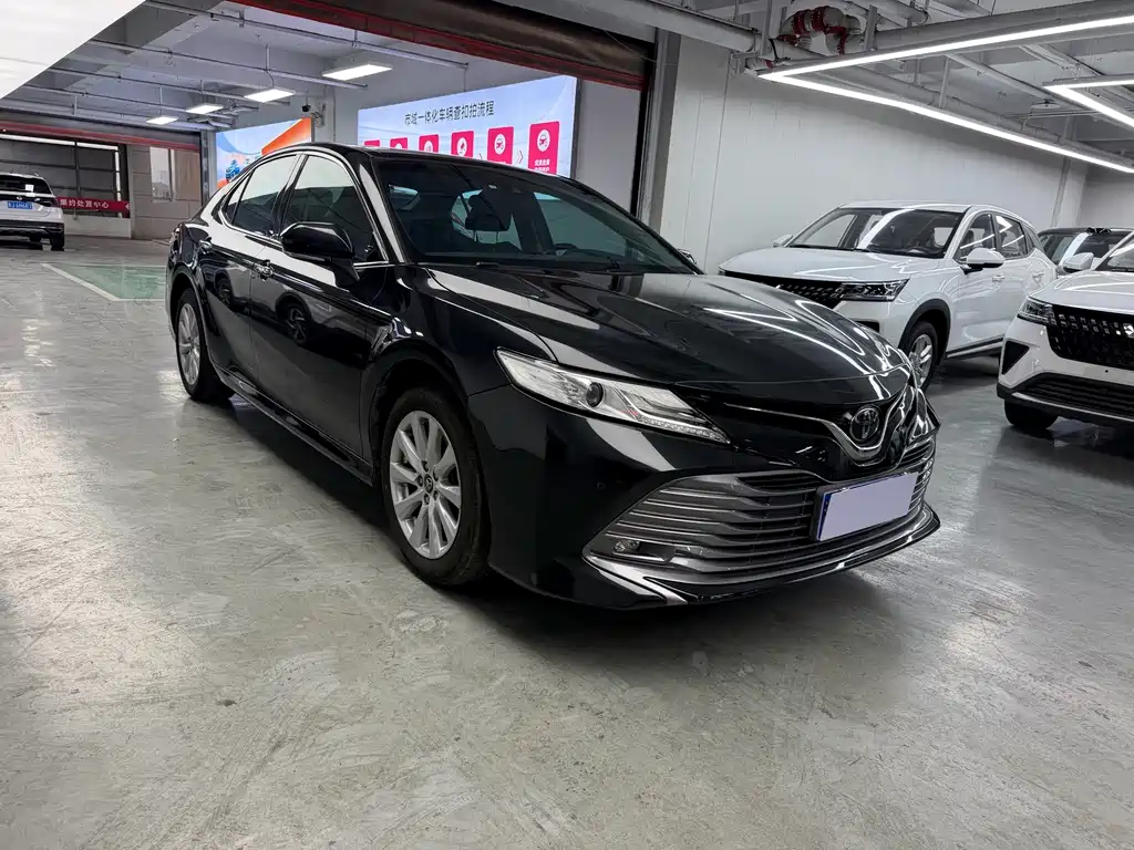 Toyota Camry — фото 3