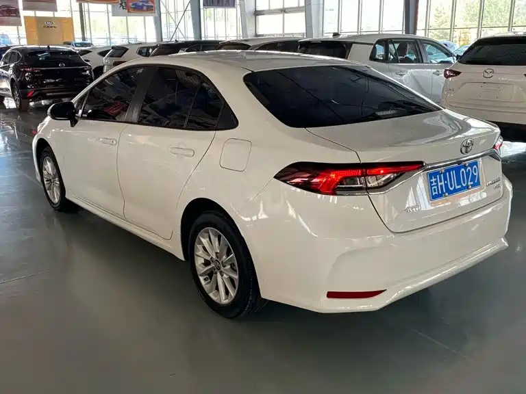 Toyota Corolla — фото 2