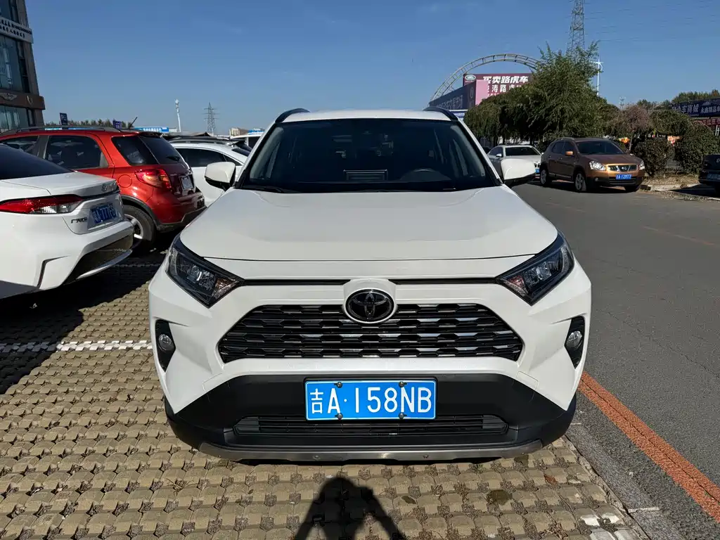 Toyota RAV4 — фото 2