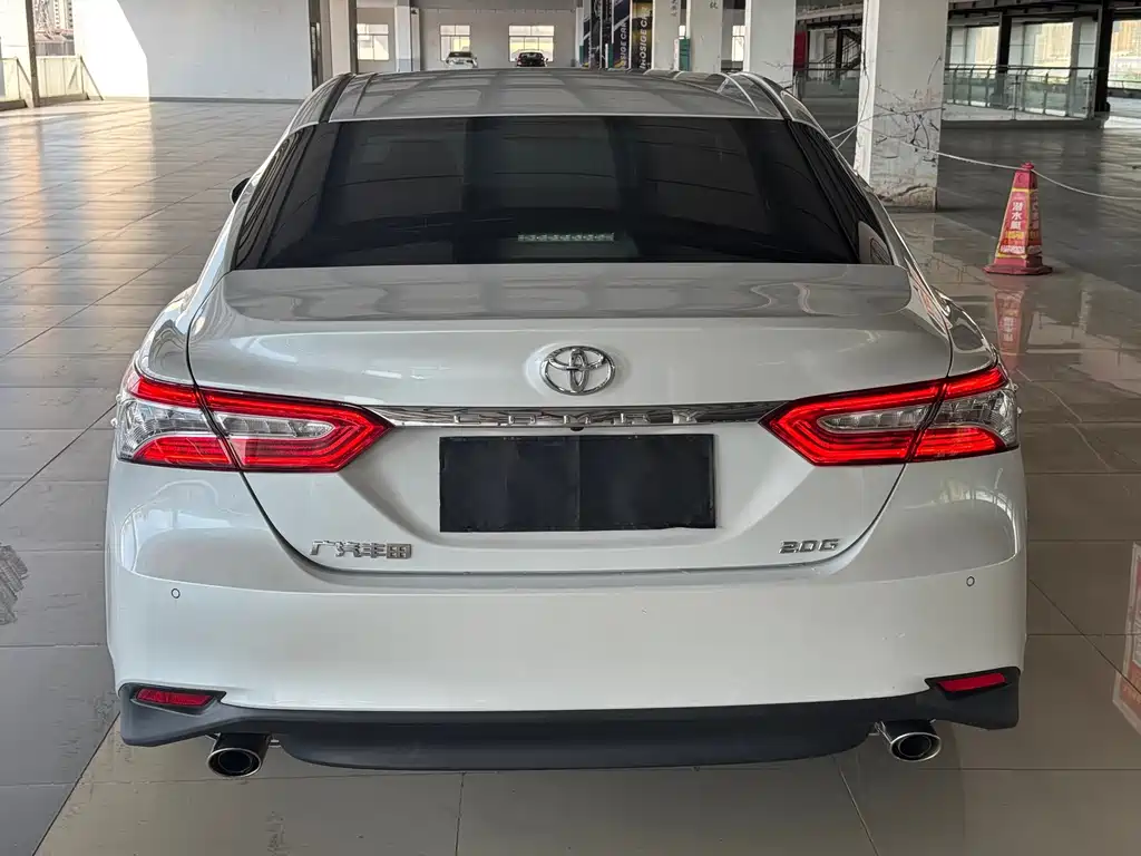 Toyota Camry — фото 5