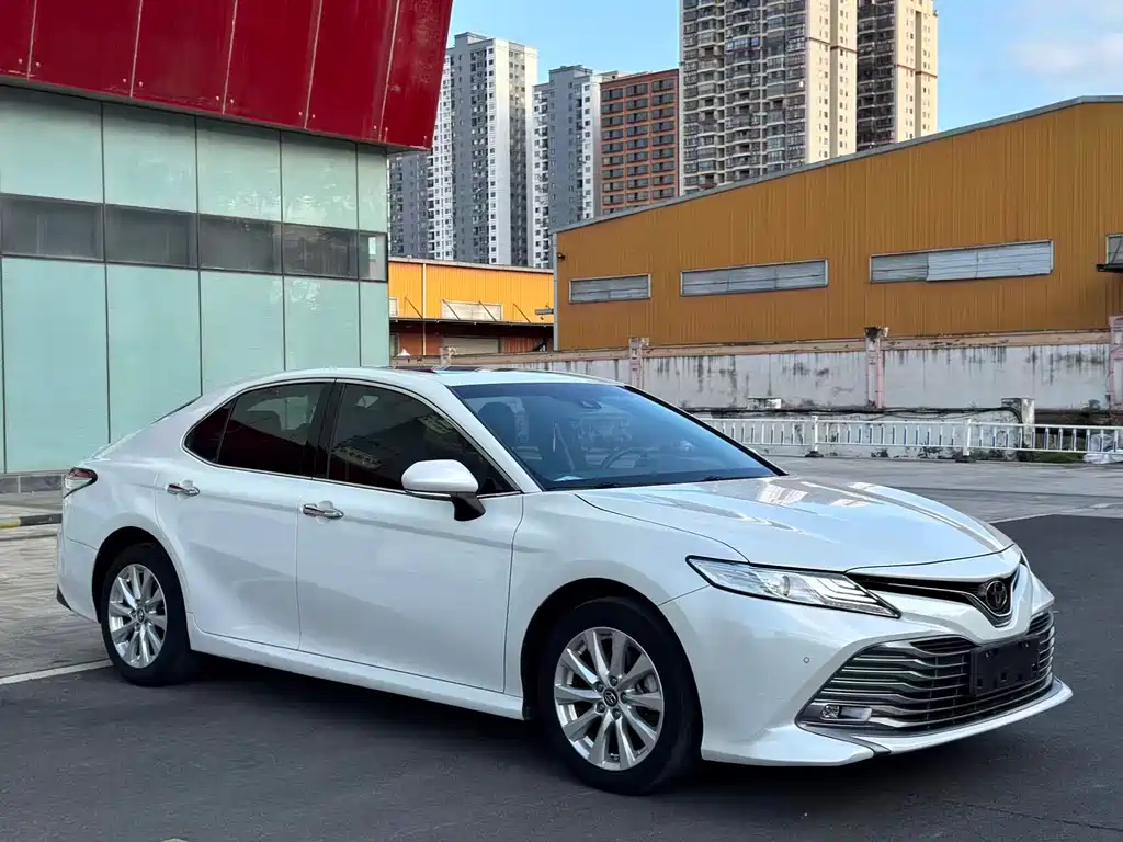 Toyota Camry — фото 3