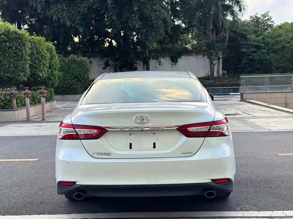 Toyota Camry — фото 10
