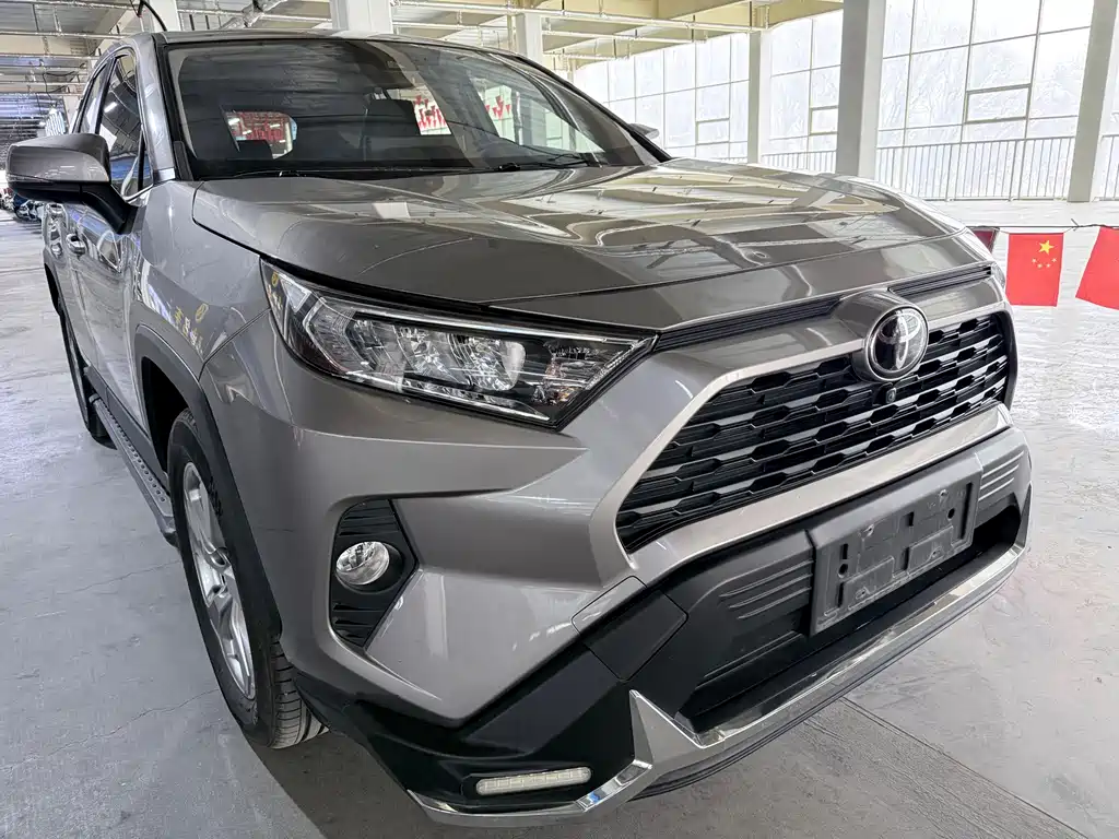 Toyota RAV4 — фото 3