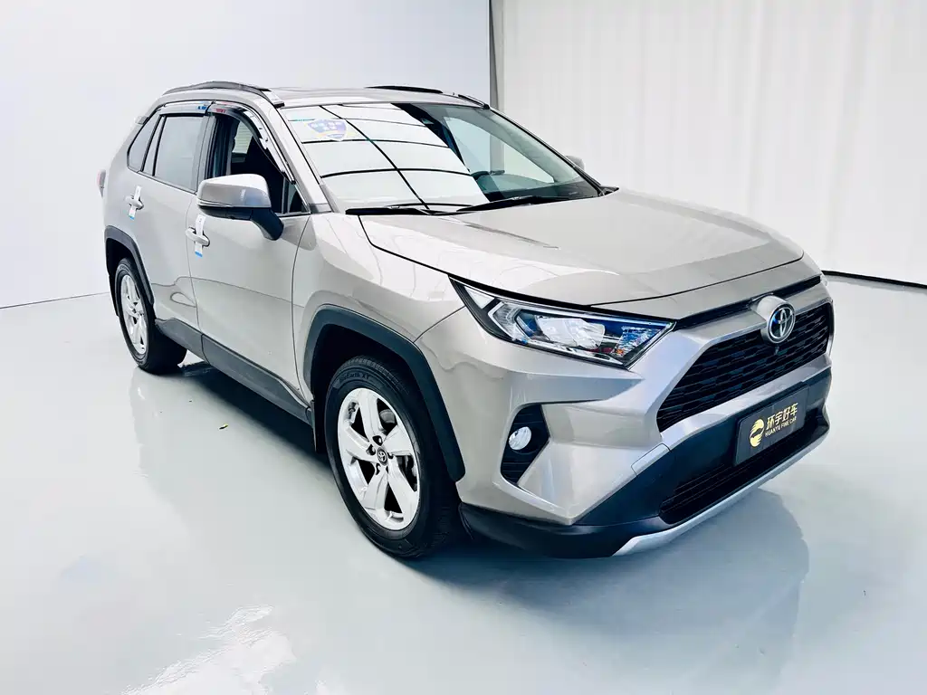 Toyota RAV4 — фото 3