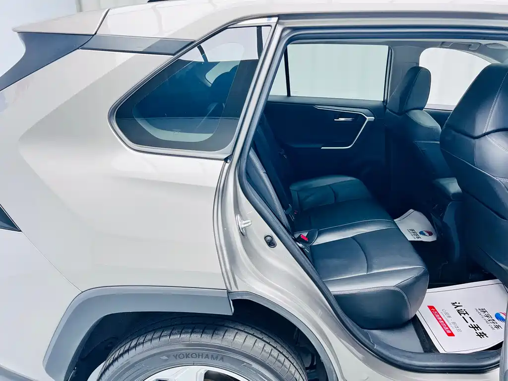 Toyota RAV4 — фото 23