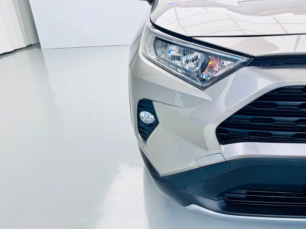 Toyota RAV4 — фото 6