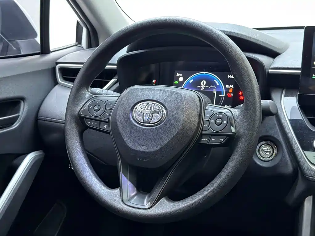 Toyota Corolla Cross — фото 10