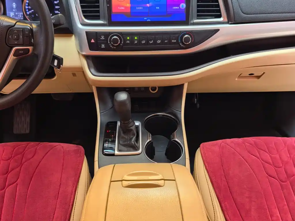 Toyota Highlander — фото 11