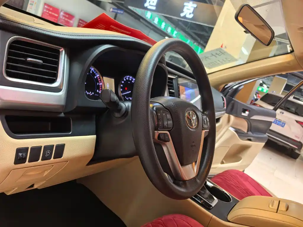 Toyota Highlander — фото 14