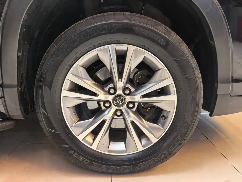Toyota Highlander — фото 17