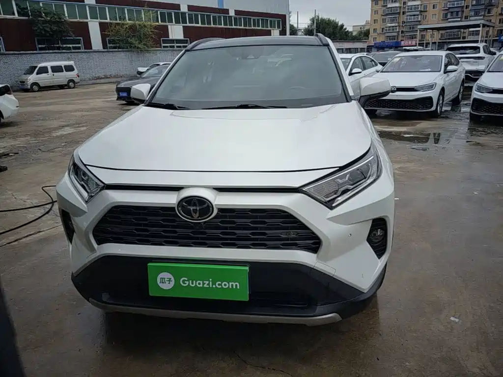 Toyota RAV4 — фото 3