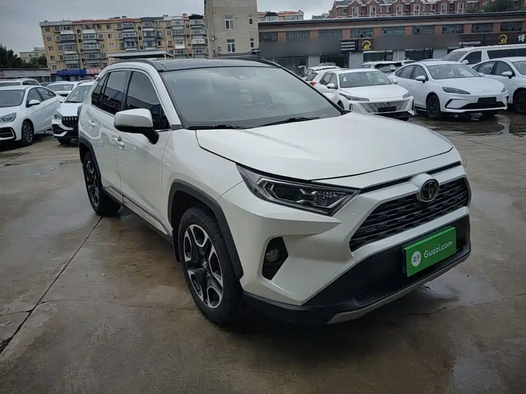 Toyota RAV4 — фото 4