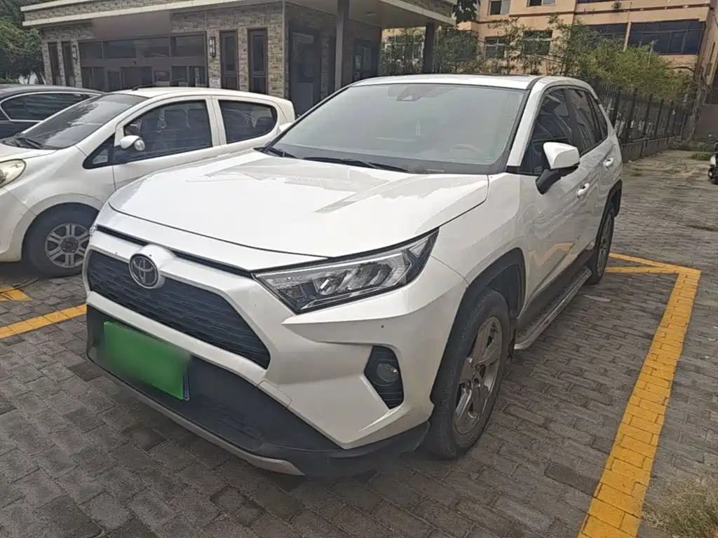 Toyota RAV4 — фото 2