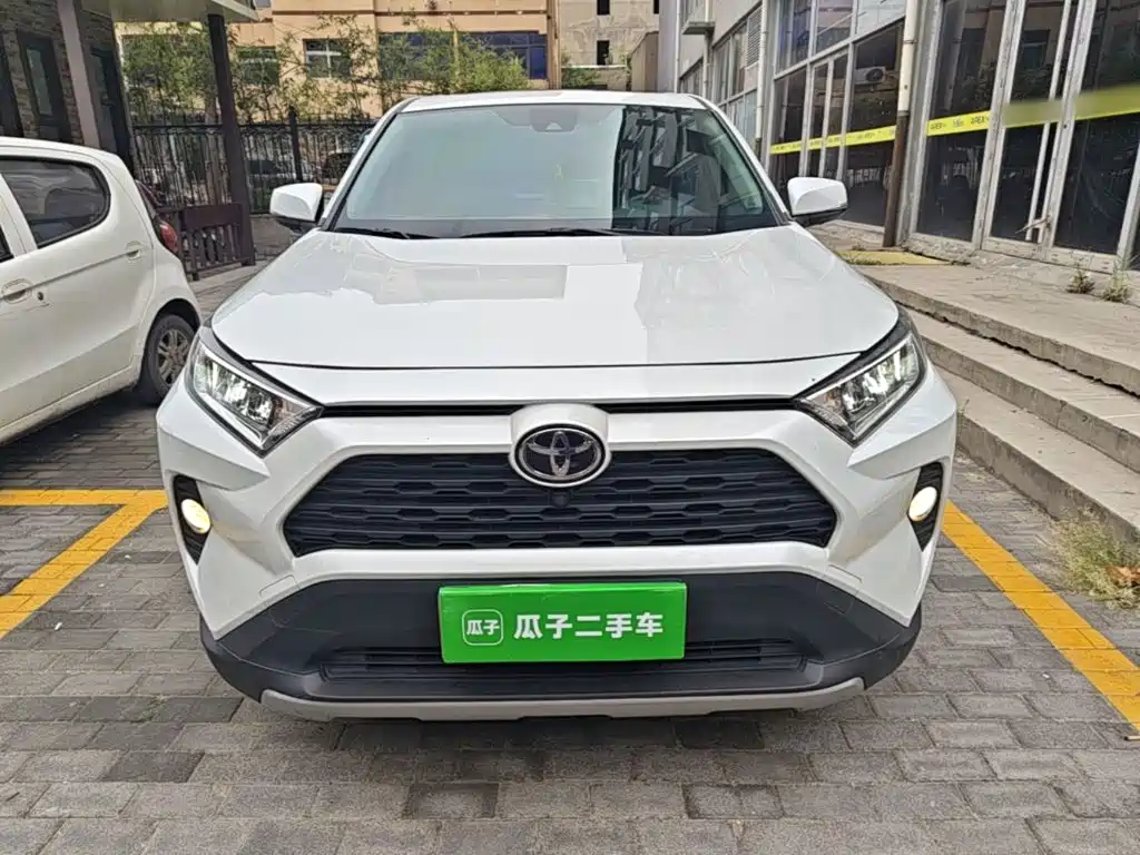 Toyota RAV4 — фото 3