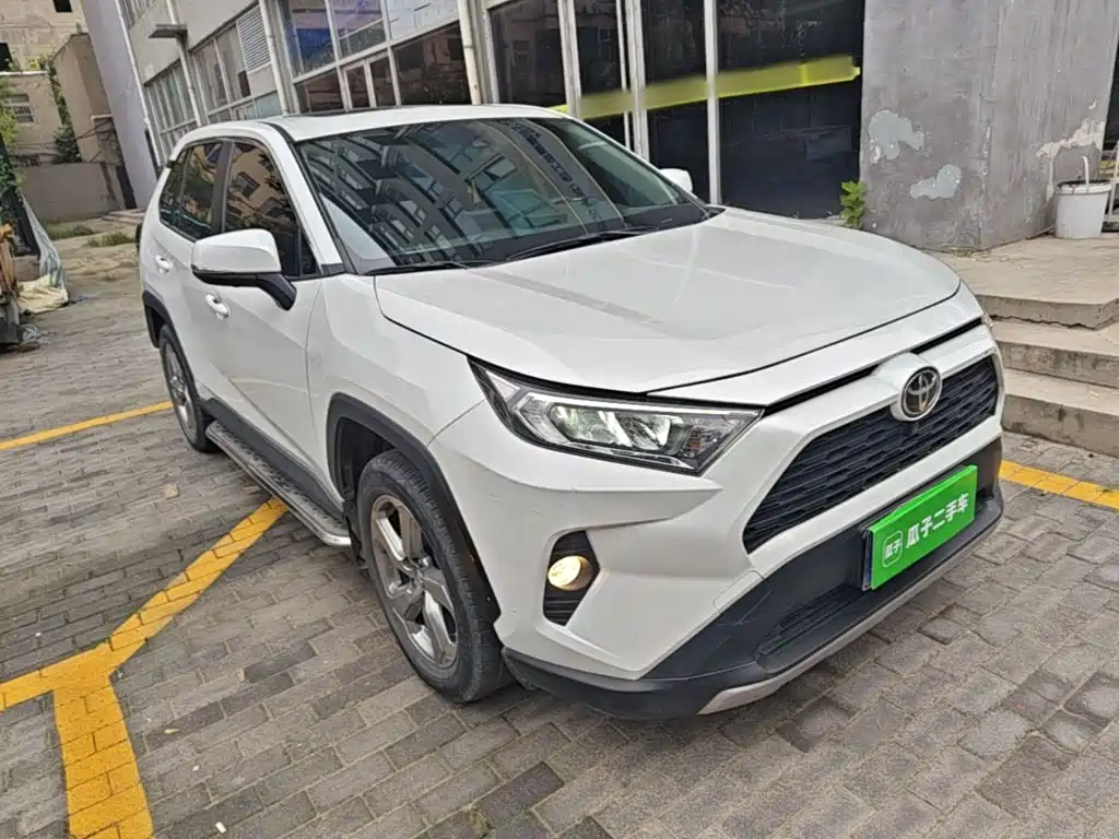 Toyota RAV4 — фото 4