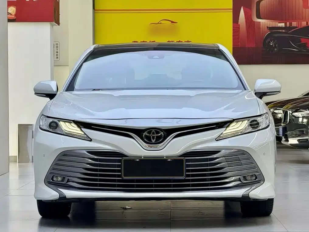 Toyota Camry — фото 8