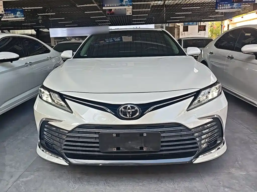 Toyota Camry — фото 3