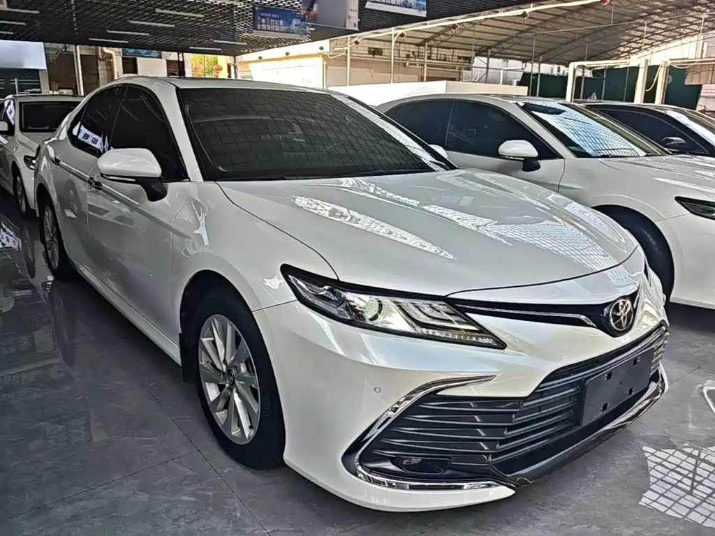 Toyota Camry — фото 4