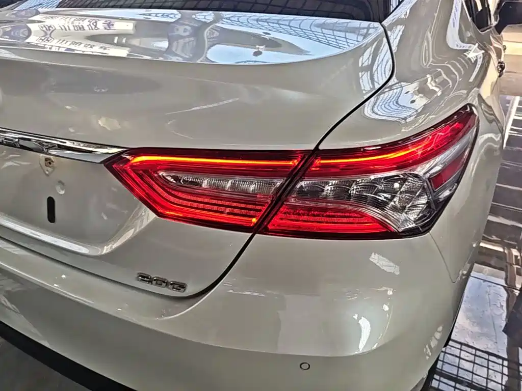 Toyota Camry — фото 8