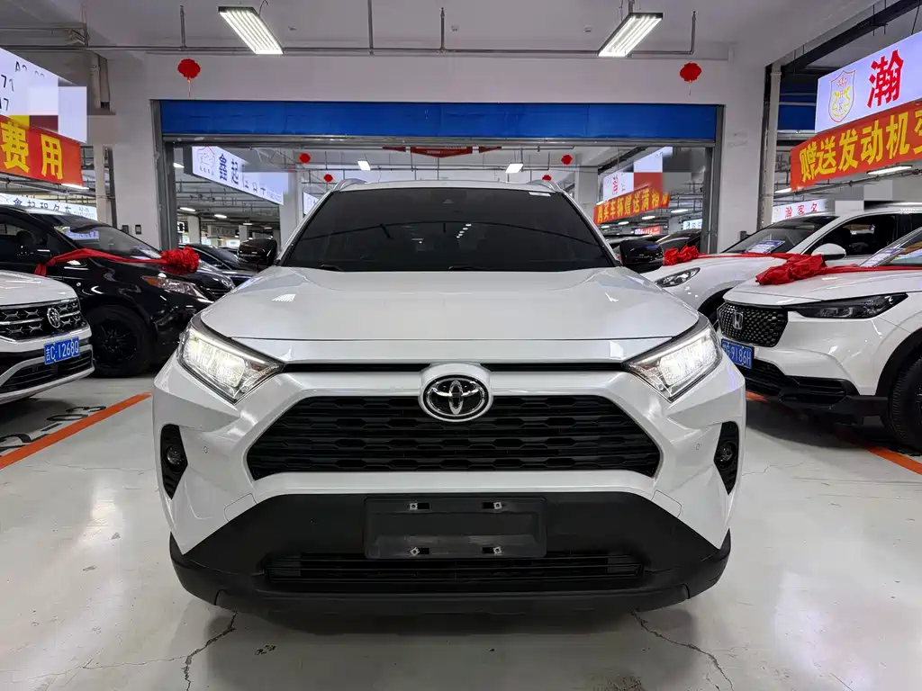 Toyota RAV4 — фото 2