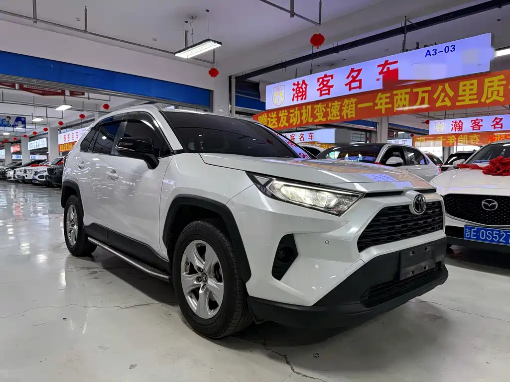 Toyota RAV4 — фото 3