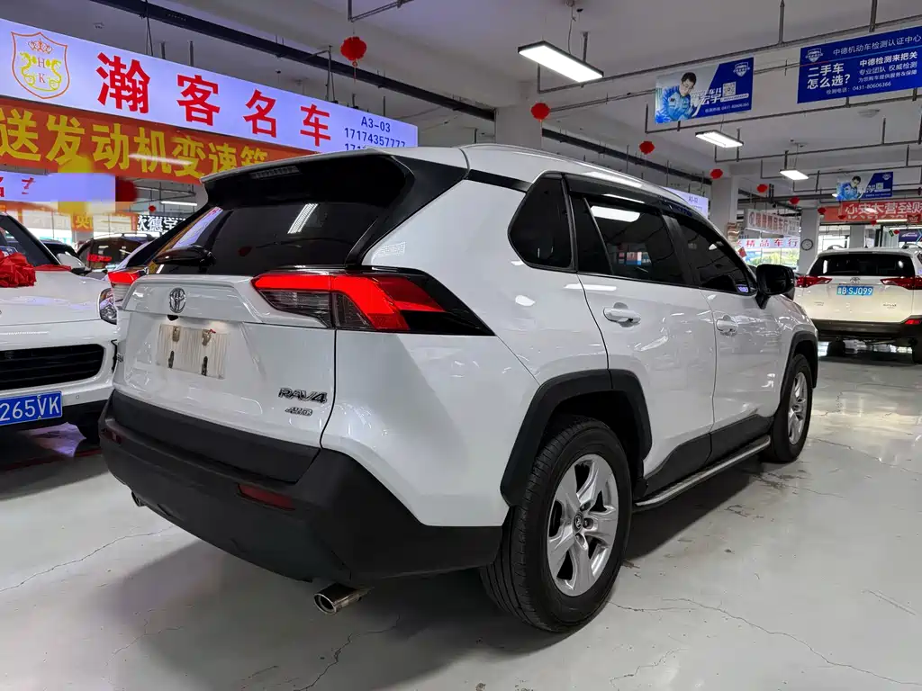 Toyota RAV4 — фото 4
