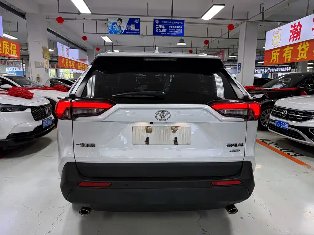 Toyota RAV4 — фото 6