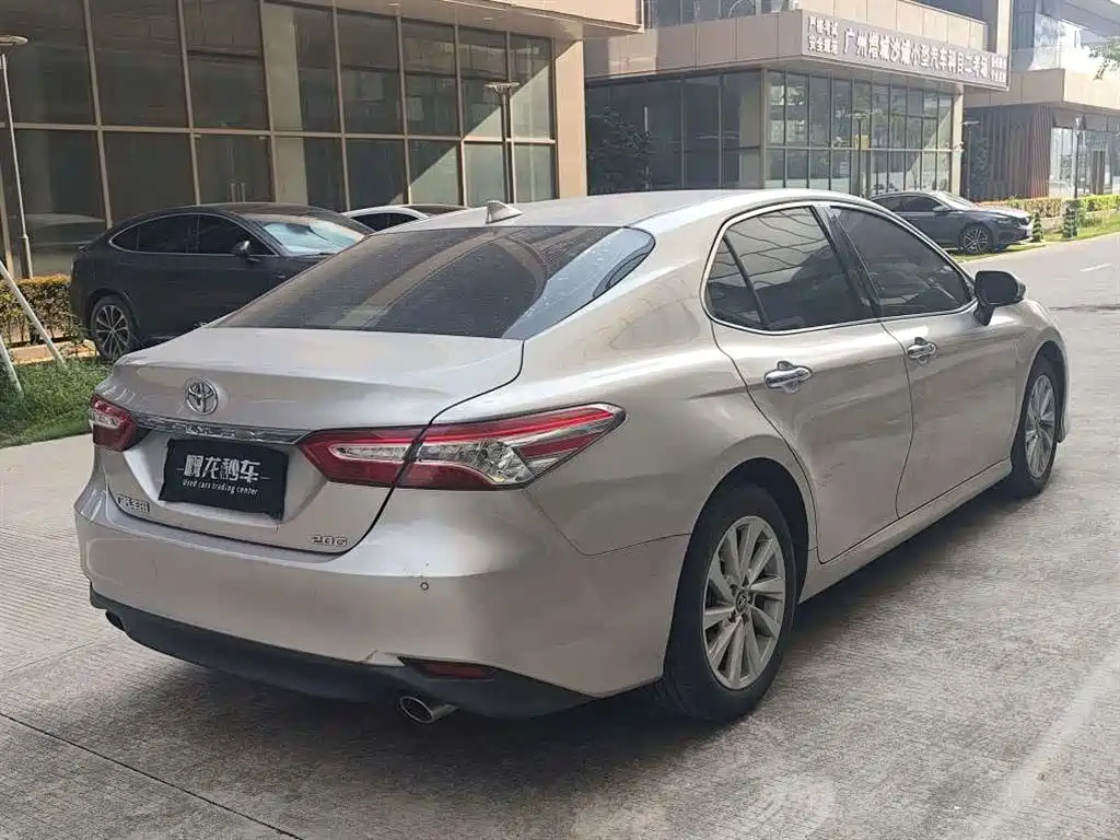 Toyota Camry — фото 9