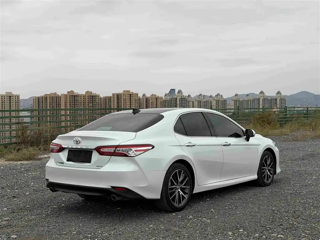 Toyota Camry — фото 4