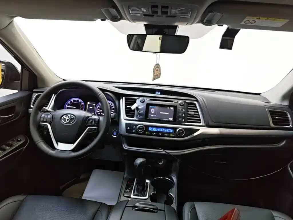Toyota Highlander — фото 13