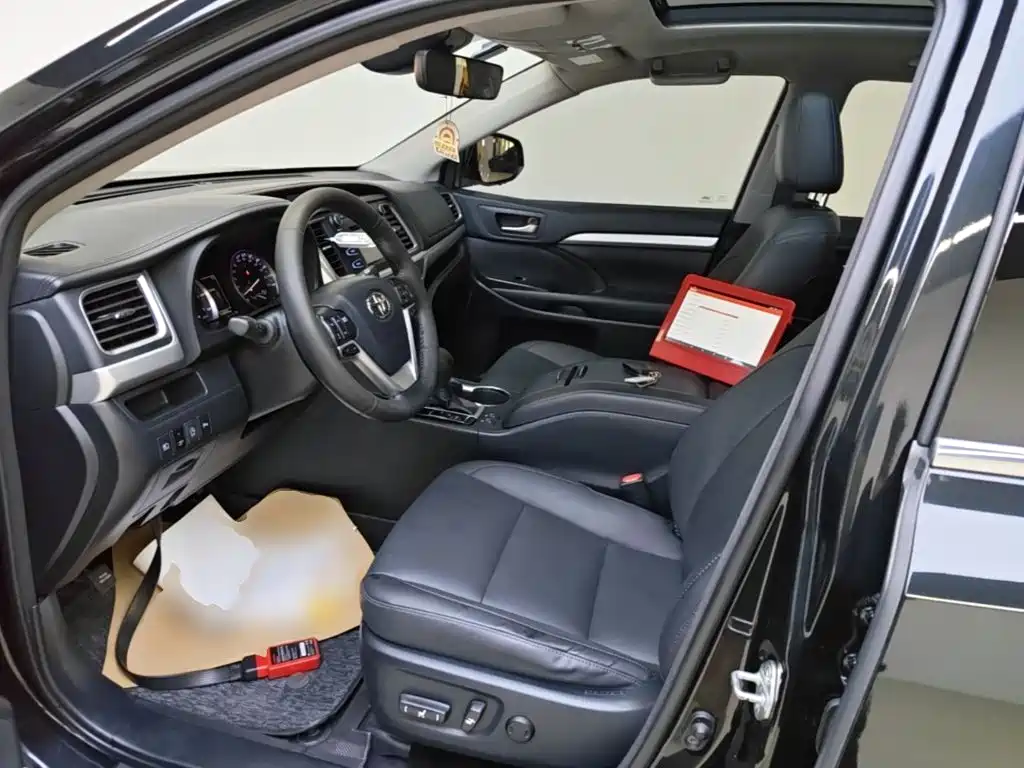 Toyota Highlander — фото 15