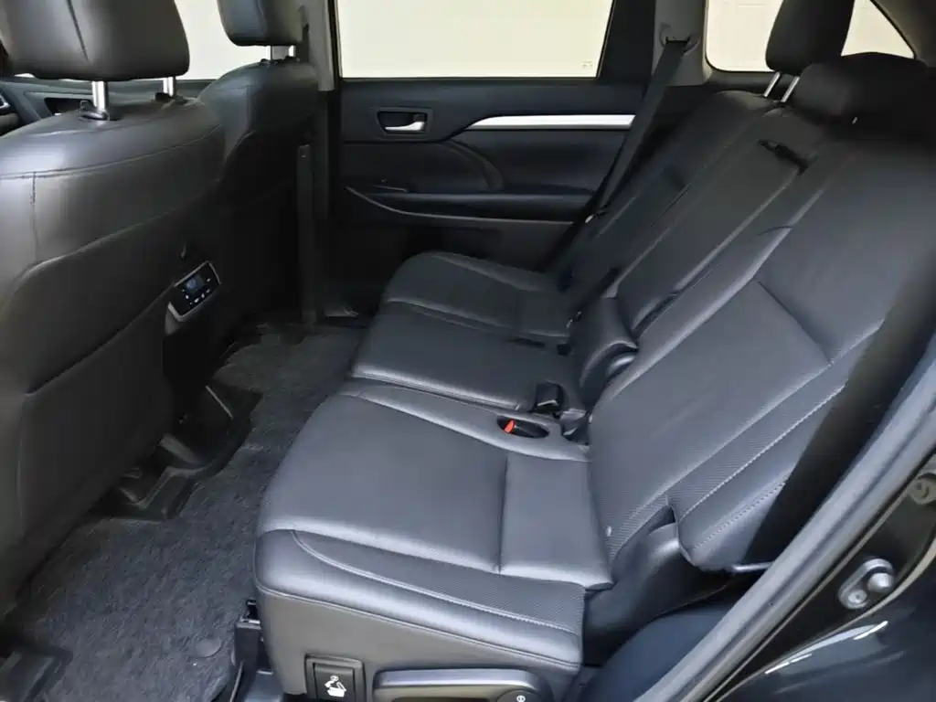 Toyota Highlander — фото 17