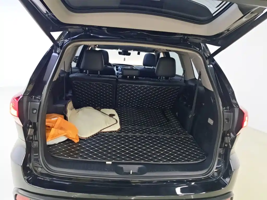Toyota Highlander — фото 19
