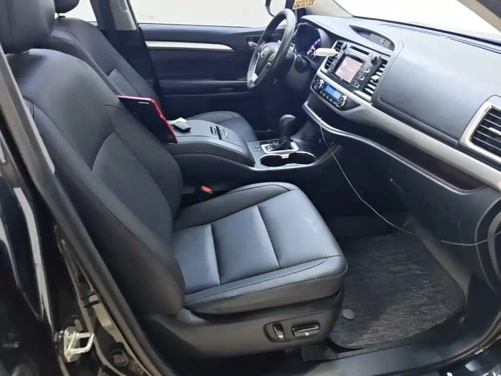 Toyota Highlander — фото 25