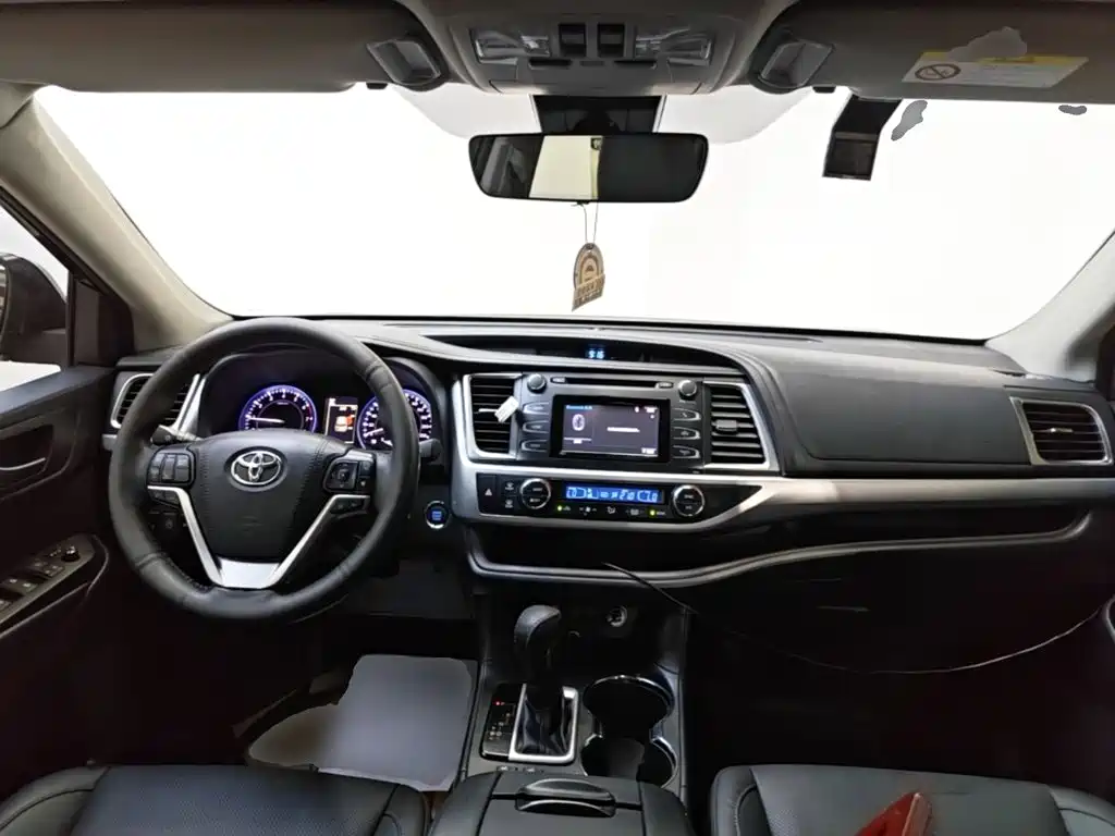 Toyota Highlander — фото 10