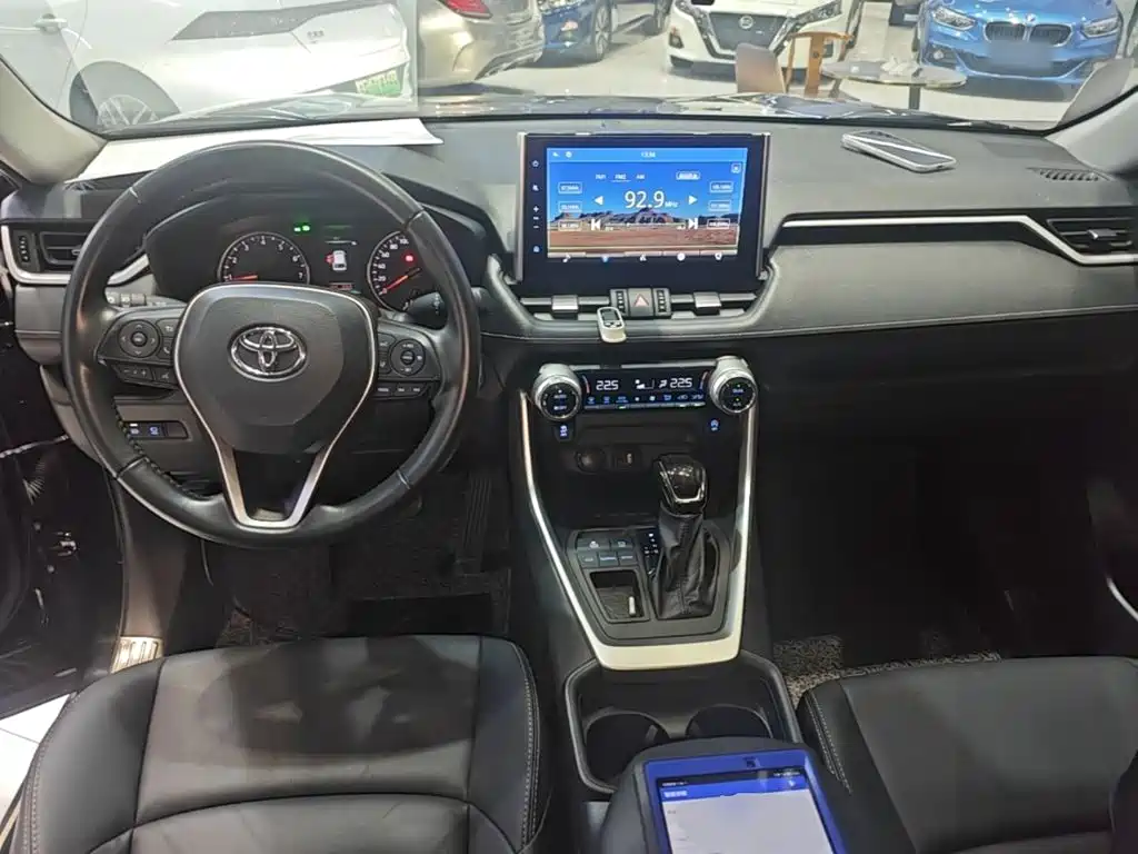 Toyota Wildlander — фото 10