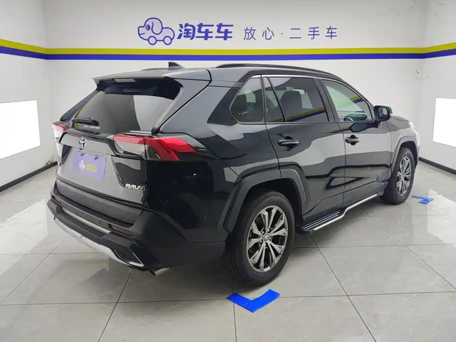 Toyota RAV4 — фото 3