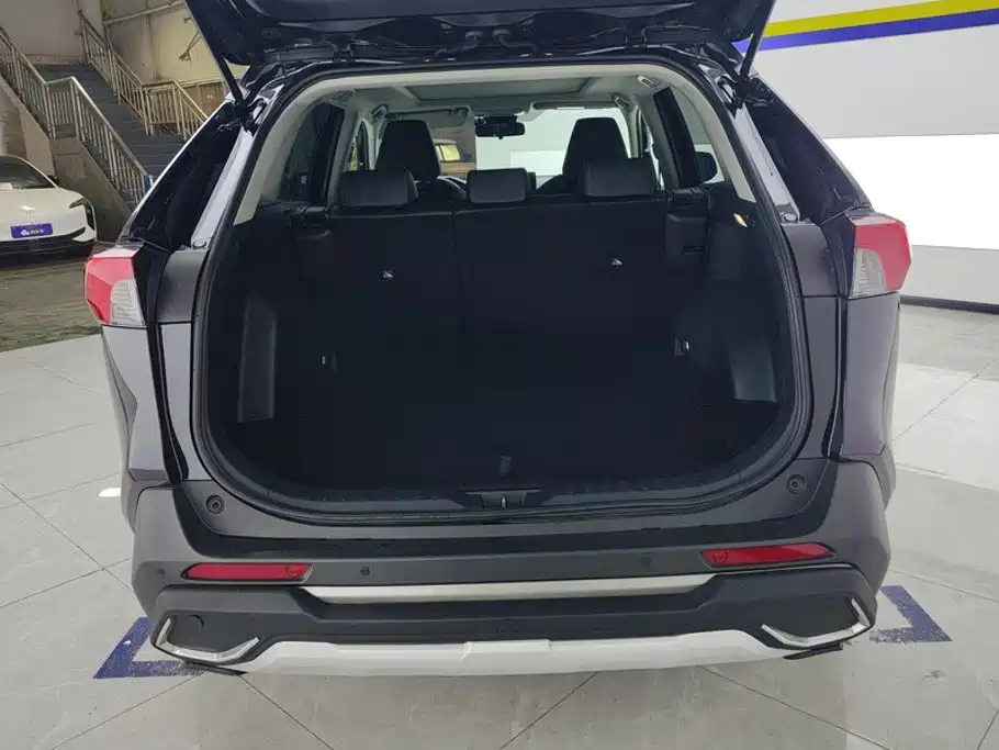 Toyota RAV4 — фото 4