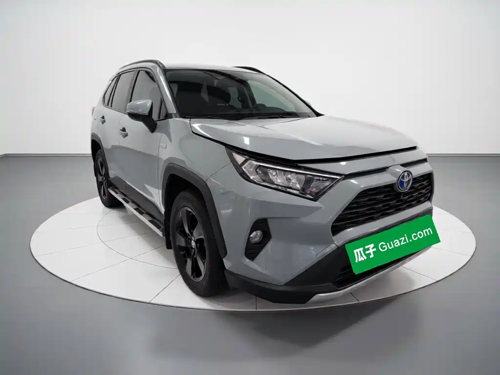 Toyota RAV4 — фото 3