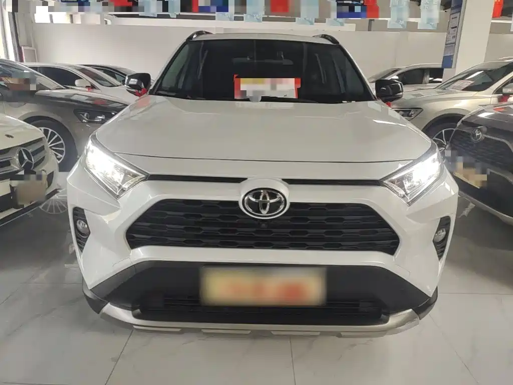Toyota RAV4 — фото 3